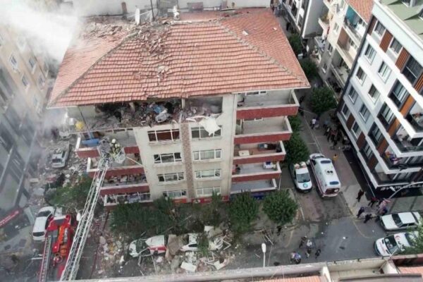 Bahçelievler’de Olan Doğal Gaz Patlamasında 1 Kişi Öldü 4 Kişi Yaralandı