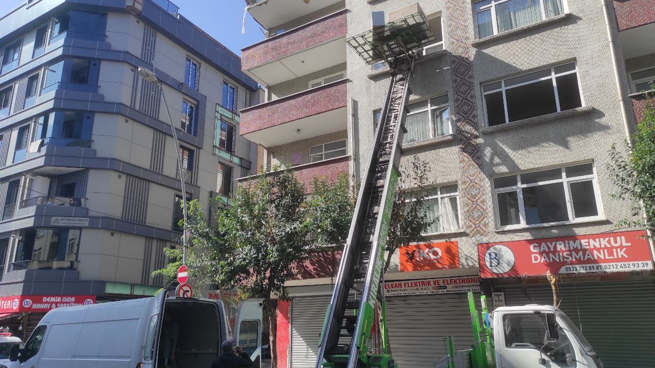 bahçelievlerde patlama yaşanan binada taşınma İşlemleri başladı