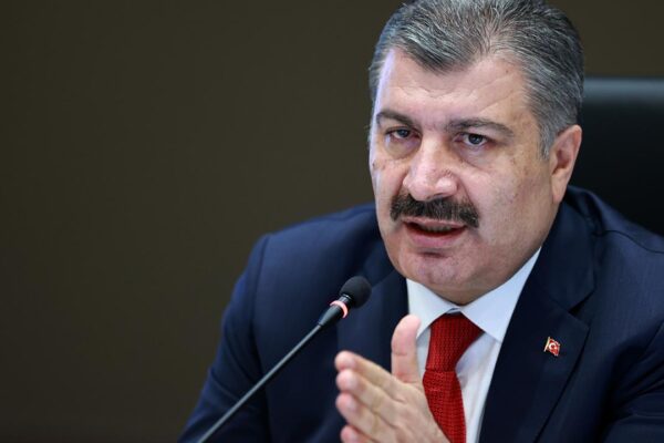 Bakan Fahrettin Koca’nın El Hareketi Olay Oldu