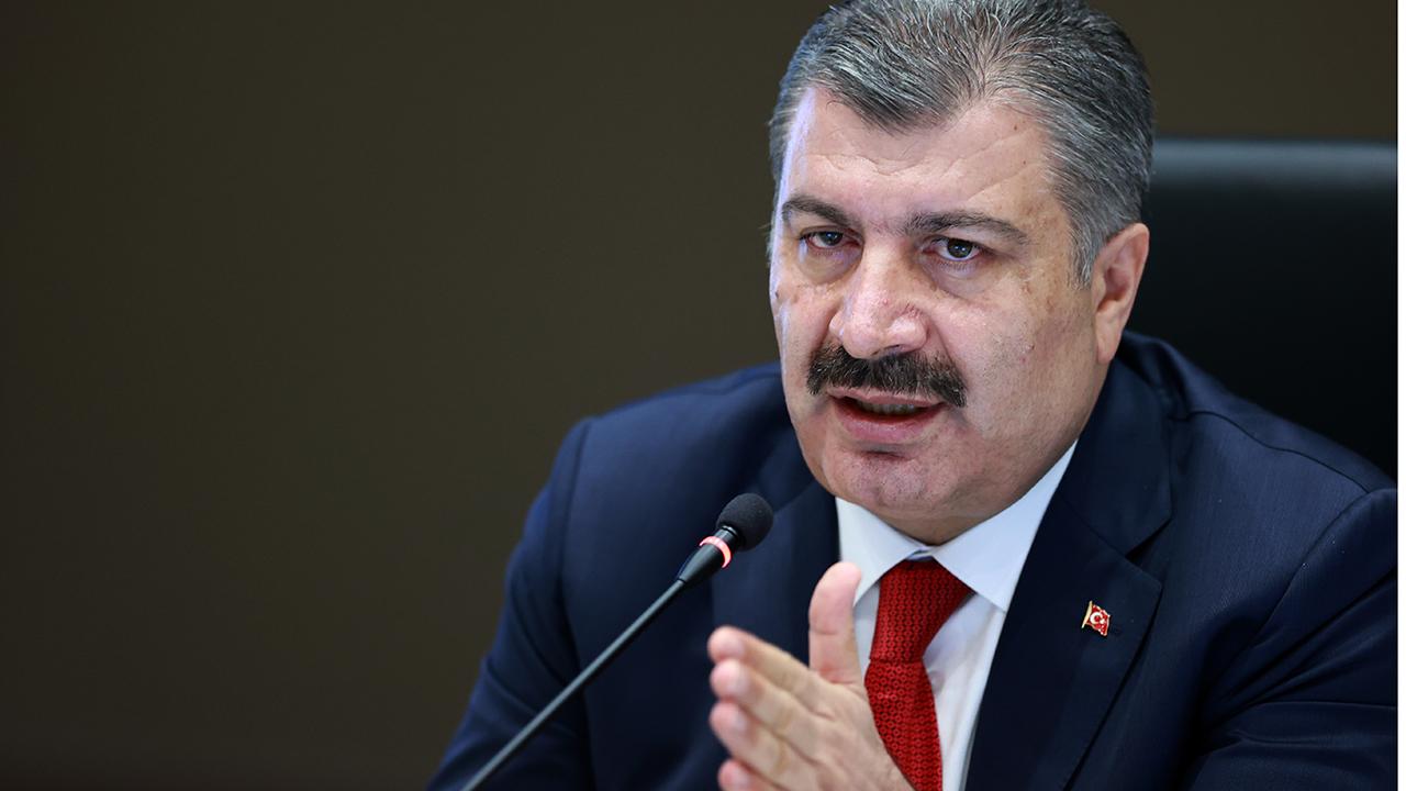 bakan fahrettin kocanın el hareketi olay oldu