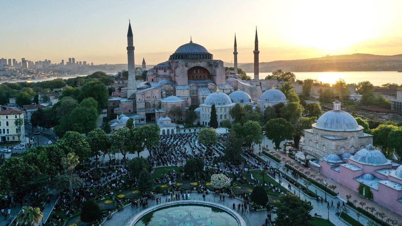 bakan mehmet nuri ersoy duyurdu ayasofya camii turistlere Ücretli olacak
