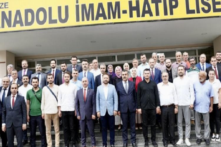 bakan tekinden mezun olduğu liseye ziyaret