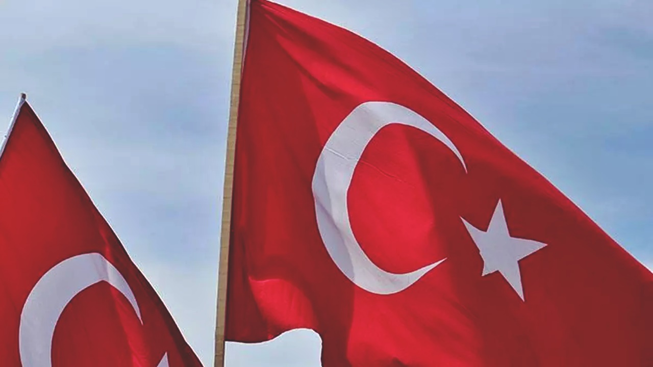 balıkçılar tekneleriyle ay yıldız İle 100 yıl koreografisi yaptı