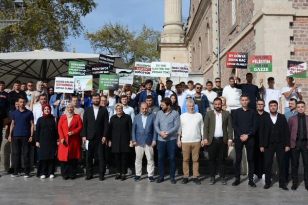 Balıkesir AK Parti Gençlik Kolları İsrail’i Protesto Etti