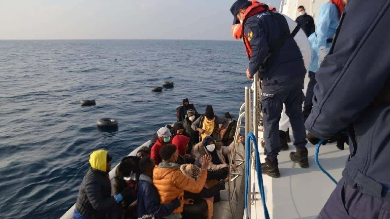 balıkesir operasyonunda 58 düzensiz göçmen yakalandı 3 İnsan kaçakçısı gözaltına alındı