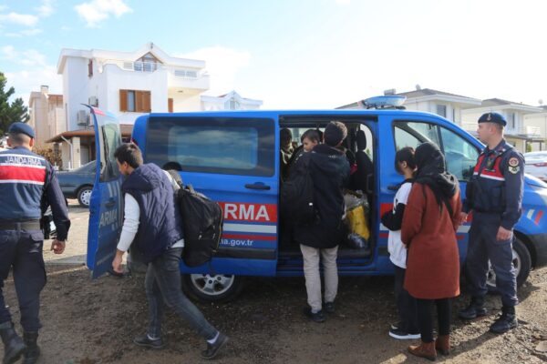 Balıkesir’de 36 Düzensiz Göçmen Yakalandı