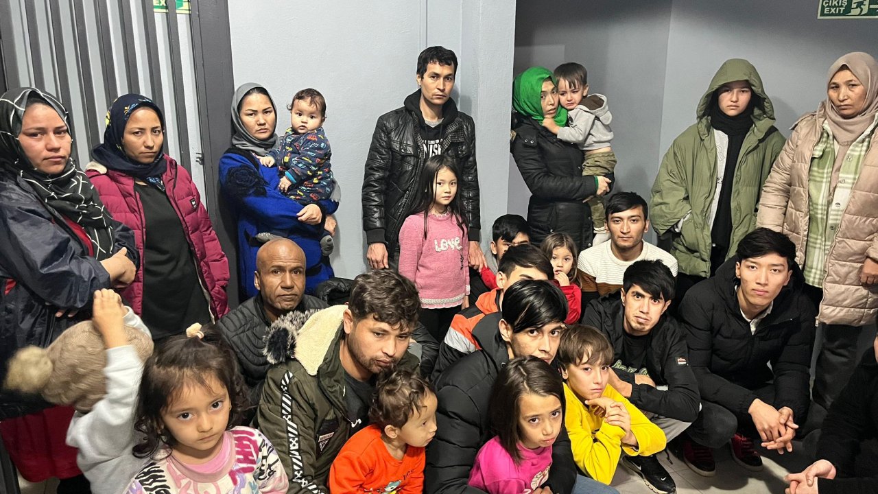 balıkesirde 4 göçmen kaçakçısı yakalandı