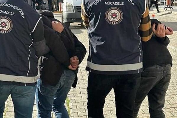 Balıkesir’de Göçmen Kaçakçısı Yakalandı