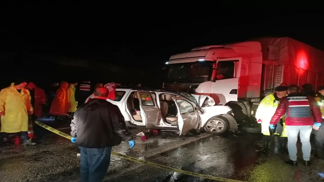 balıkesirde korkunç kaza 3 kişi yaşamını yitirdi