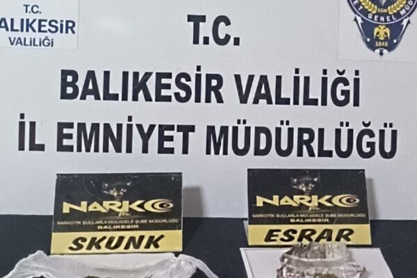 Balıkesir’de Polis Üst Aramasında Silah Ve Uyuşturucu Ele Geçirdi