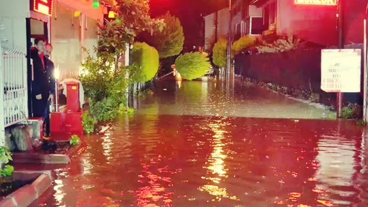 balıkesirde sağanak ve lodos hayatı olumsuz etkiledi