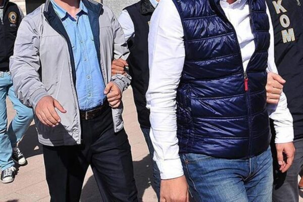 Banka Görevlisi Gibi Davranan 3 Dolandırıcı Tutuklandı