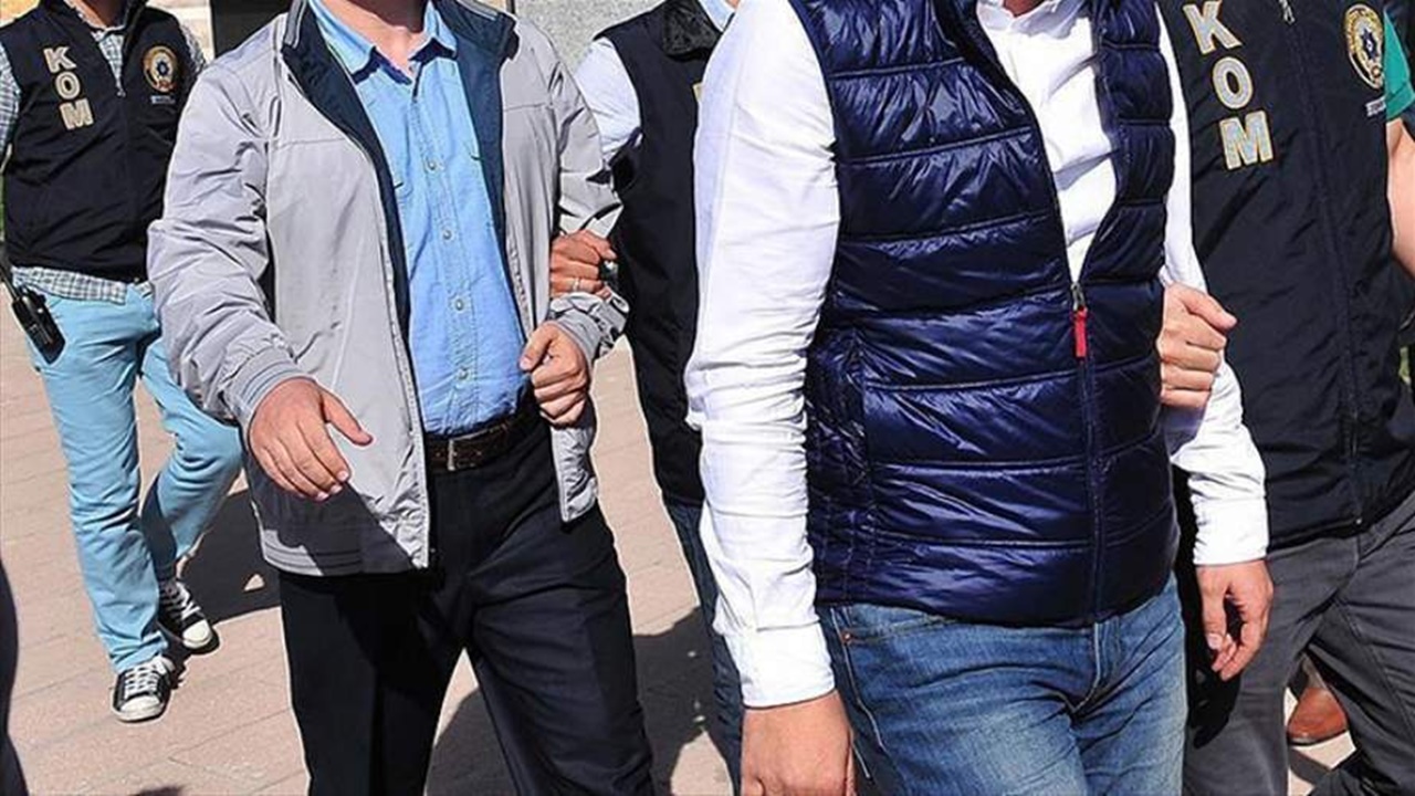 banka görevlisi gibi davranan 3 dolandırıcı tutuklandı