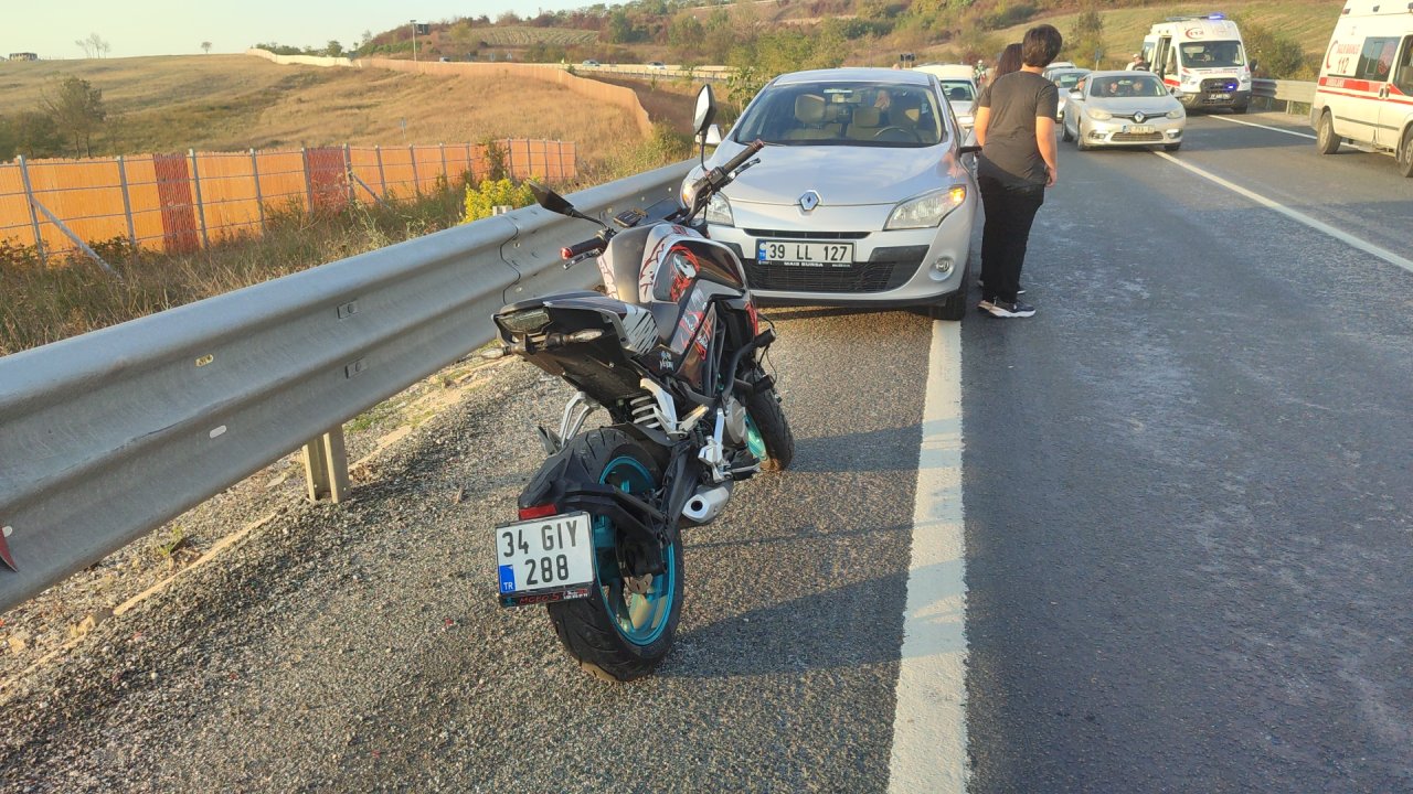 bariyerlere Çarpan motosikletteki 2 kişi yaralandı