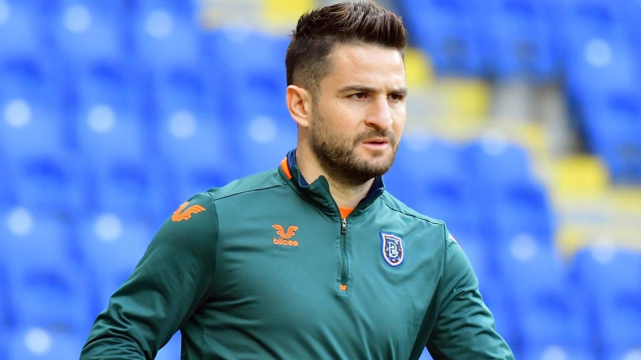 başakşehirli futbolcu Ömer ali Şahiner aanın yılın kareleri oylamasına katıldı