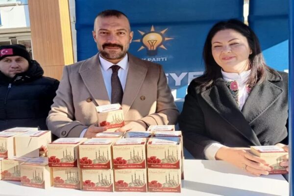 Belgin İba Kandil Simidi Ve Lokma Dağıttı