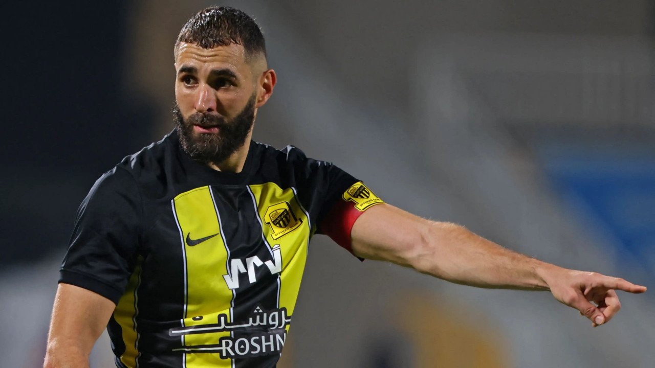 benzemadan 4 dakikada Şok hem kendi kalesine hem de rakip kaleye attı