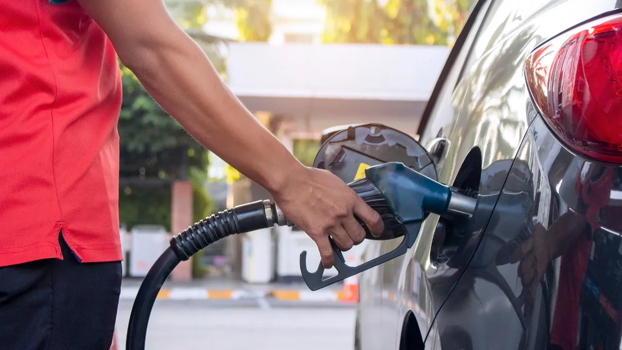 benzine zam geliyor 21 ekim gecesi uygulanacak zam ne kadar