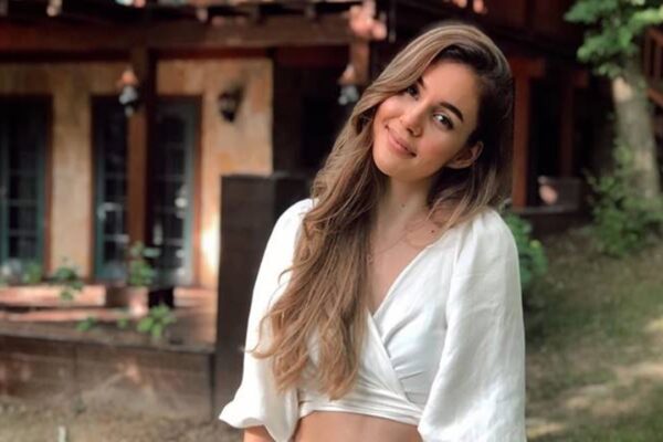 Berfu Yenenler Adnan Oktar’ın Çetesine Düşmekten Şans Eseri Kurtuldu