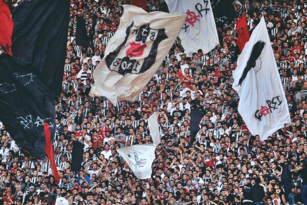 Beşiktaş Taraftarı Tarihi Bir Protestoya Hazırlanıyor