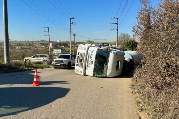 Beton Mikserinin Devrilmesi Sonucu Sürücü Ağır Yaralandı