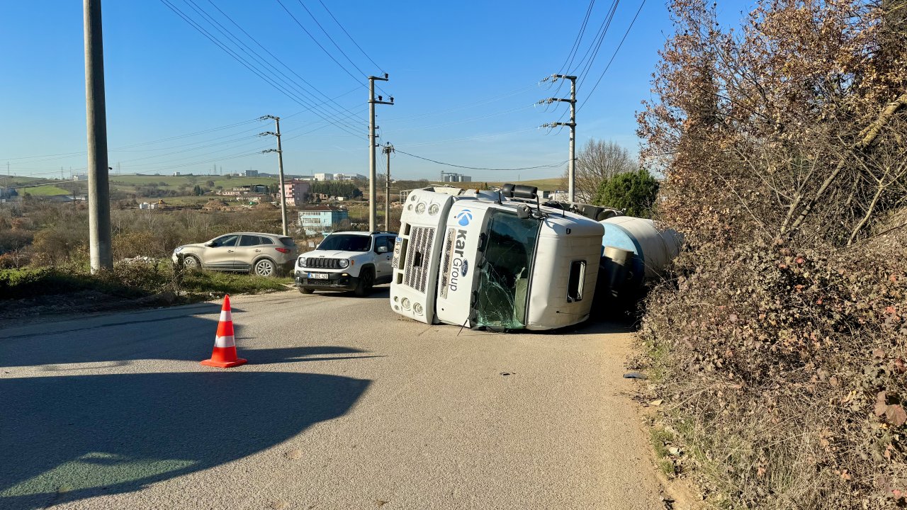 beton mikserinin devrilmesi sonucu sürücü ağır yaralandı