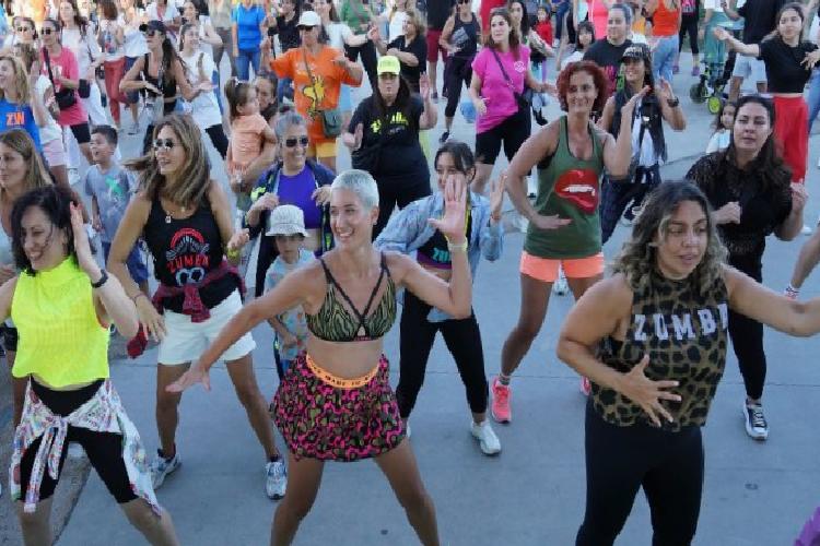 beylikdüzünde hayat vadisinde zumbalı şenlik