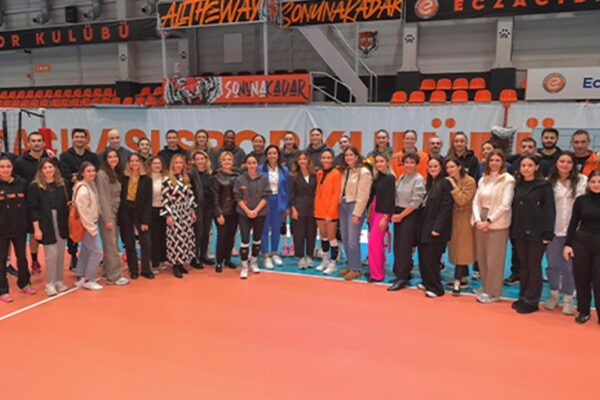 Beymen Club Dünya Şampiyonu Eczacıbaşı Dynavit’i Ziyaret Etti