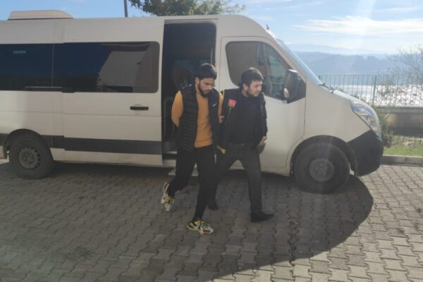 Bıçaklı Kavgada 1 Kişi Öldü 2 Kişi Yaralandı