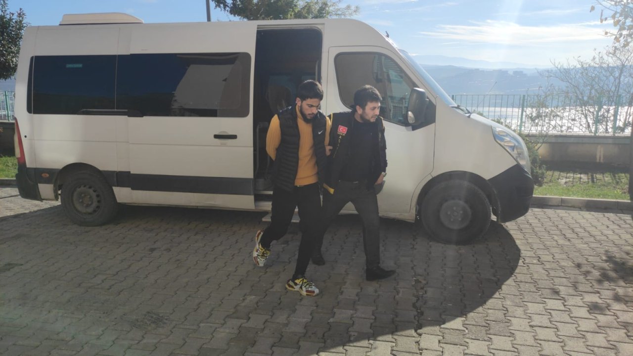 bıçaklı kavgada 1 kişi Öldü 2 kişi yaralandı