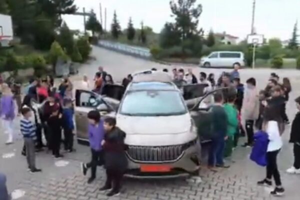 Bilecik Valisi Öğrencilere Verdiği TOGG Sözünü Tuttu