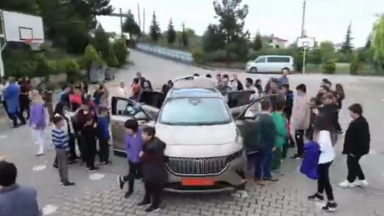 bilecik valisi Öğrencilere verdiği togg sözünü tuttu