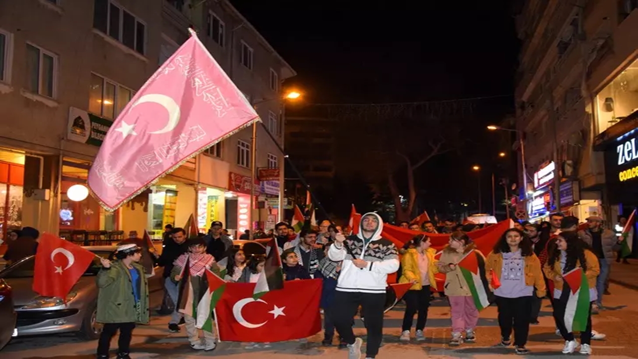 bilecikliler Şehitler ve filistinliler İçin yürüdü