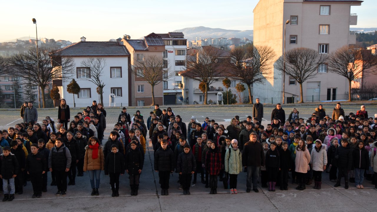 Bilecik’teki Okullarda Şehitler İçin Saygı Duruşunda Bulunuldu