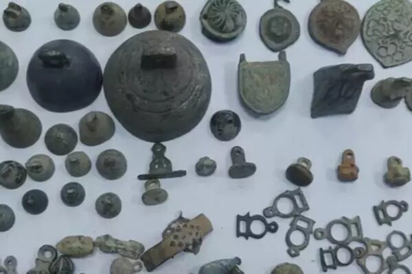 Bir Araçta 720 Parça Tarihi Eser Ele Geçirildi