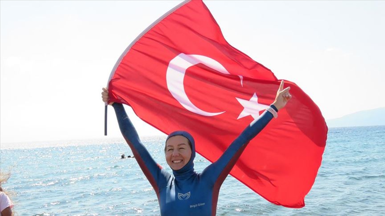 birgül erken Çanakkalede cumhuriyet bayramına Özel dalış yaptı