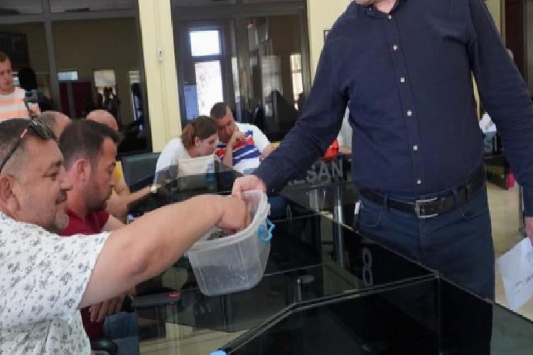 birinci ayçiçeği eseri kilosu 2450 tlden alıcı buldu