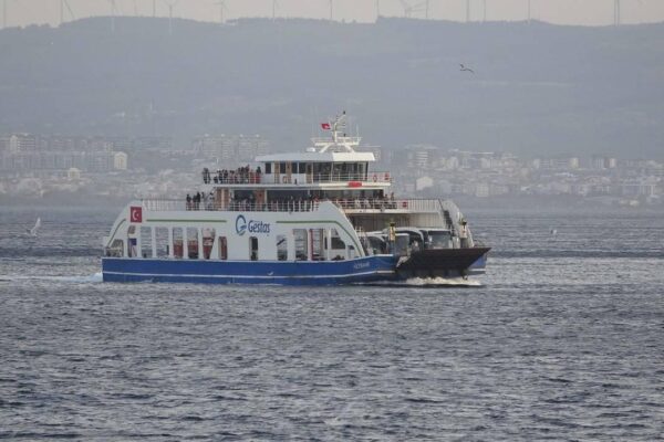 Bozcaada Ve Gökçeada Feribot Seferleri İptal Edildi