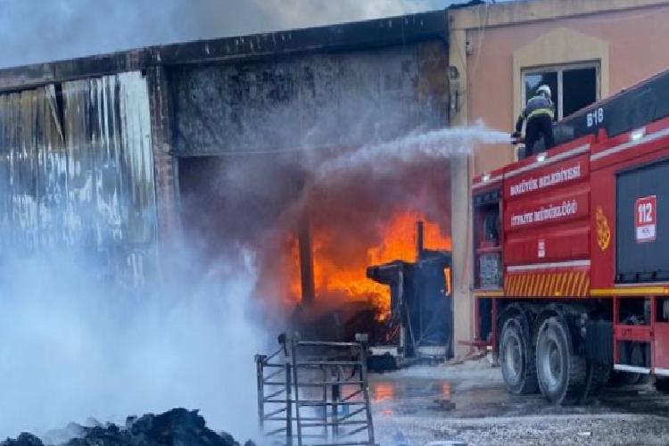 bozüyük İnönüde palet fabrikası yandı