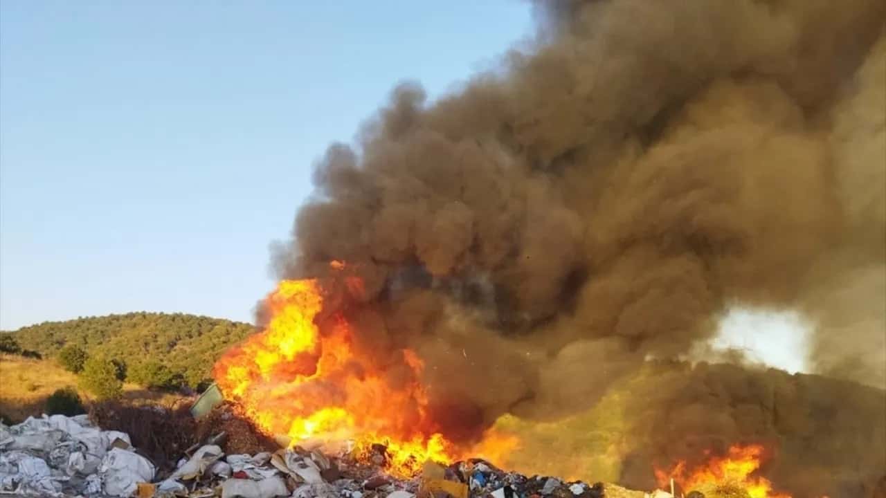 bozüyükte hızla yayılan yangın ekiplerin hızlı müdahalesiyle söndürüldü