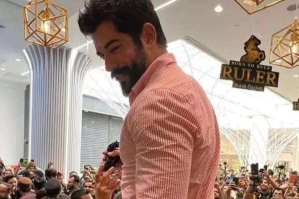 Burak Özçivit Parfüm Lansmanında Erkek Hayranlarının Akınına Uğradı