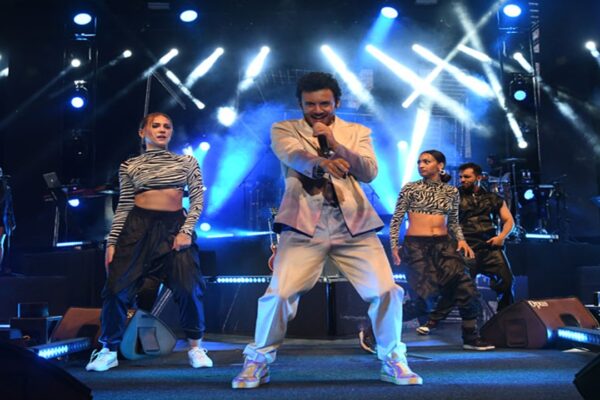 Buray Harbiye’de Konser Verdi