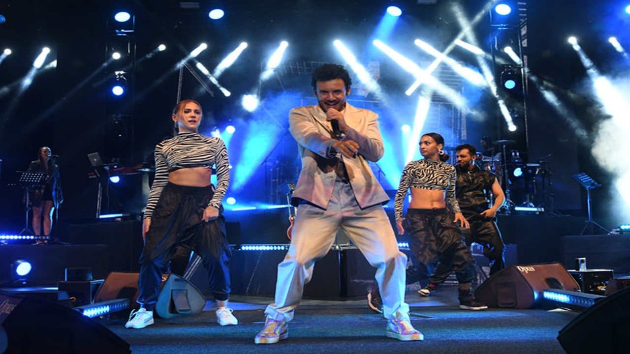 buray harbiyede konser verdi