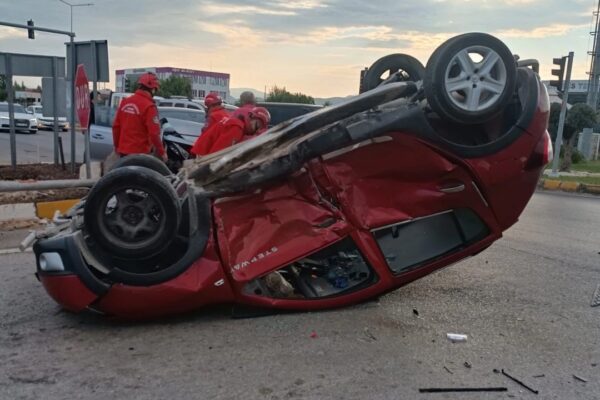 Burhaniye’de Trafik Kazası: 3 Yaralı
