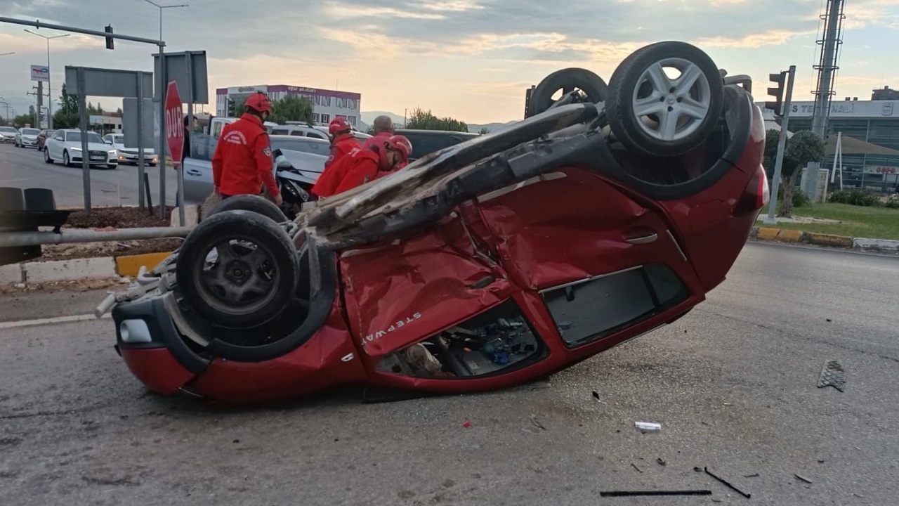 burhaniyede trafik kazası 3 yaralı
