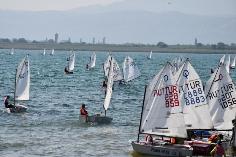 bursa İznik gölünde heyecan dolu yarış