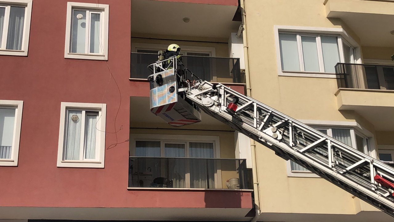 bursa yıldırım İlçesinde 10 katlı binada Çıkan yangın söndürüldü