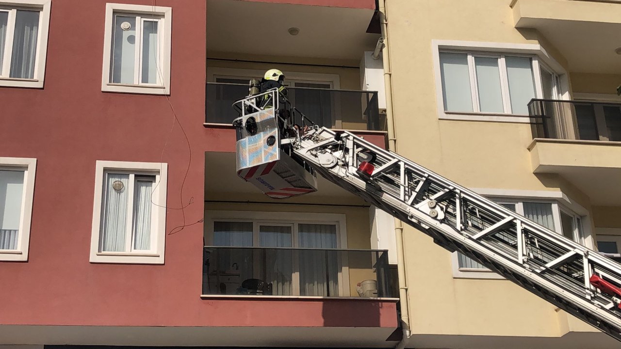 Bursa Yıldırım İlçesinde 10 Katlı Binada Çıkan Yangın Söndürüldü