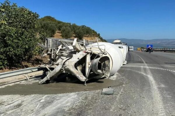 Bursa’da Beton Mikserleri Kaza Yaptı: 1 Ölü, 1 Yaralı