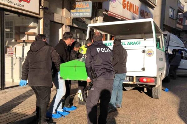 Bursa’da Bıçaklı Kavga: 1 Ölü 2 Yaralı